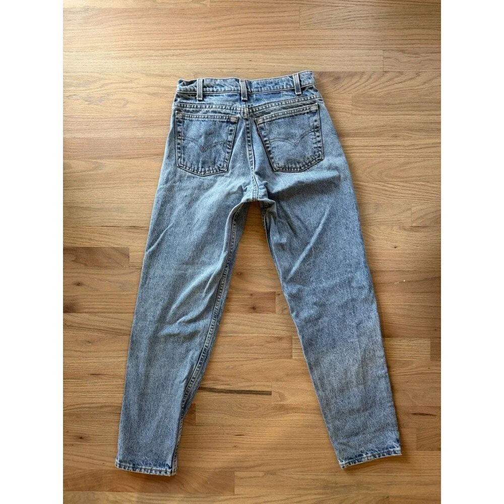 Vintage Levi's 550 Relaxed Fit Tapered Light Wash Blue Denim Jeans Mid Rise